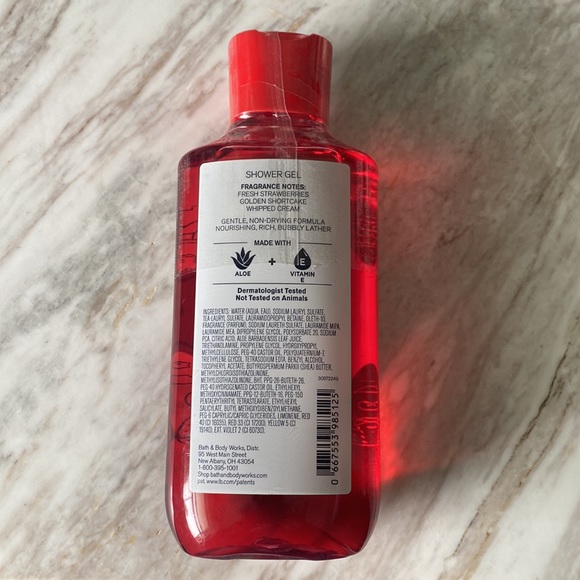 BATH & BODY WORKS STRAWBERRY POUND CAKE SHOWER GEL - Picture 2 of 2